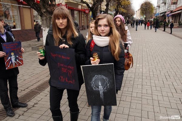 У Луцьку вшанували річницю Голодомору за допомогою картин. ФОТО