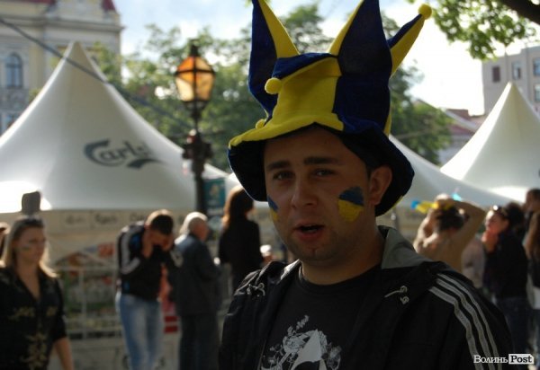 Як у Львові вболівали за Україну в матчі з Францією. ФОТО