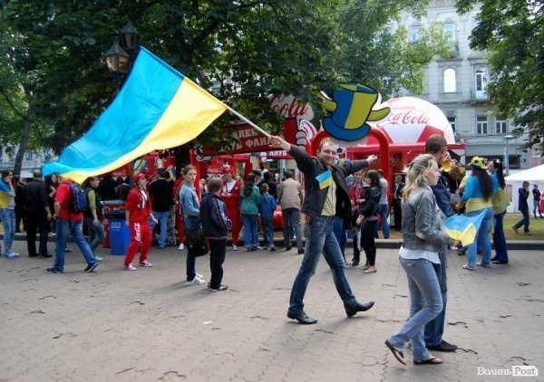 Як у Львові вболівали за Україну в матчі з Францією. ФОТО