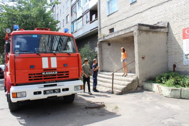 У місті на Волині 2-річна дитина зачинилася в квартирі