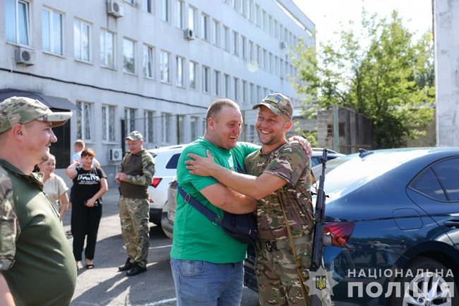 Чергова ротація: волинські поліцейські вирушили у зону бойових дій, щоб нищити ворога