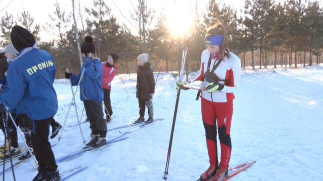 Діти на Волині готуються до чемпіонату області зі спортивного лижного туризму