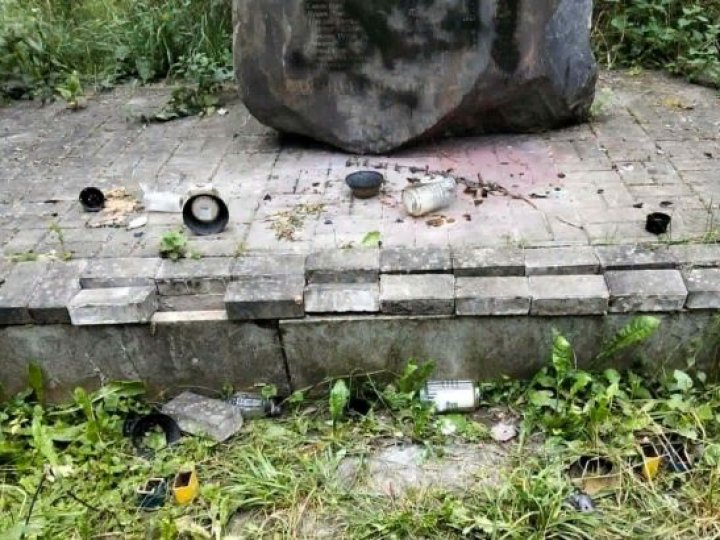У Польщі вандали пошкодили український військовий меморіал