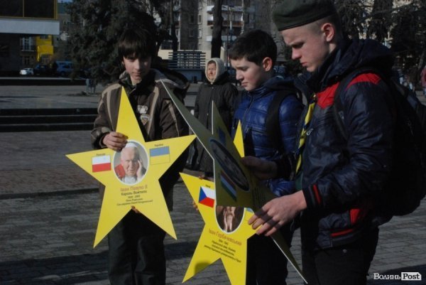 На луцькому Майдані «розповіли» про «євроукраїнців». ФОТО