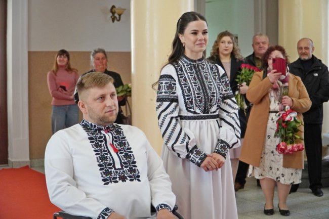 На  Волині побралися ветеран війни Олександр з коханою Юлією. ФОТО