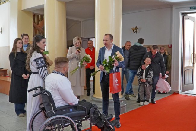 На  Волині побралися ветеран війни Олександр з коханою Юлією. ФОТО