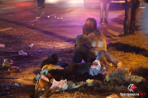 У Миколаєві КамАЗ протаранив маршрутне таксі з пасажирами. ФОТО