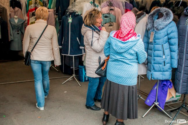 Від білизни до шикарних шуб: у Луцьку – Харківський ярмарок. ФОТО