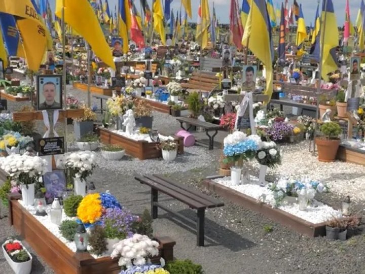 «За три роки не зроблено нічого»: що відбувається на секторі військових поховань у Гаразджі