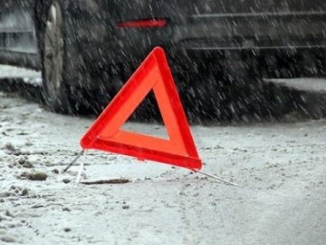 На Волині рятувальники витягували ВАЗ, що злетів у кювет