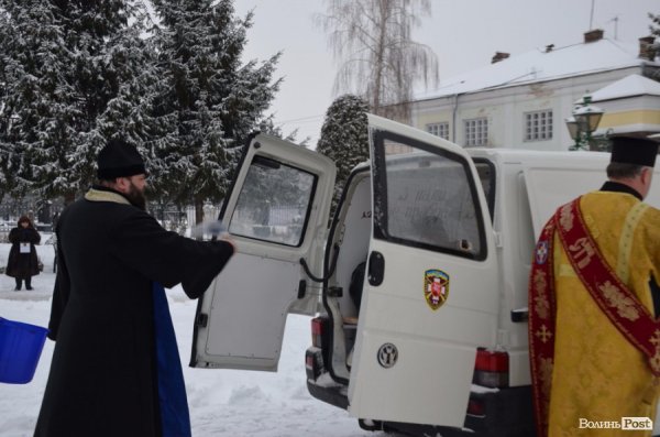 Мир буде після перемоги: із Луцька на передову відправили авто для бійців