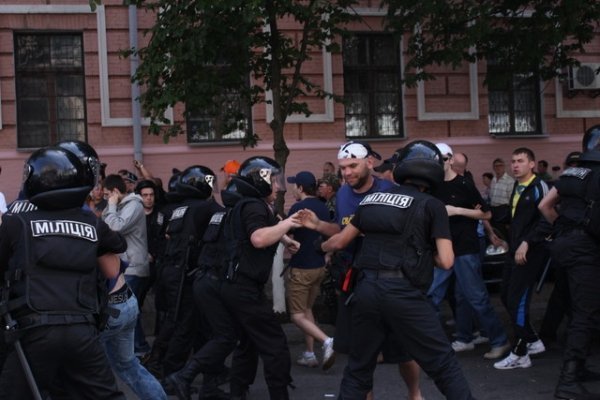 У центрі Києва ‒ масова бійка. ФОТО. ВІДЕО