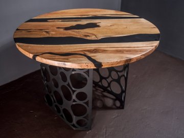 У Луцьку вперше відбудеться виставка-продаж унікальних столів та крісел. ФОТО*