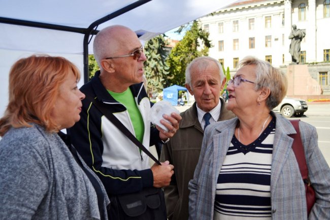 «Набираємо обертів»: чому працівники «Кромберг енд Шуберт Україна Лу» вийшли у центр Луцька з наметом*