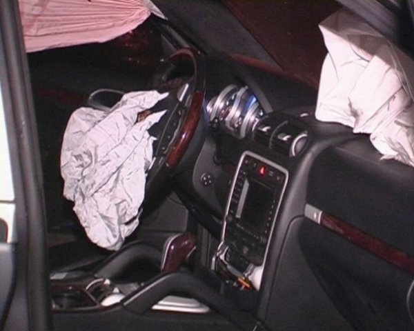 У Києві в аварії у Porsche відлетіло два колеса. ФОТО