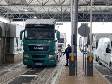 Поляки пропустили з Волині 50 порожніх фур