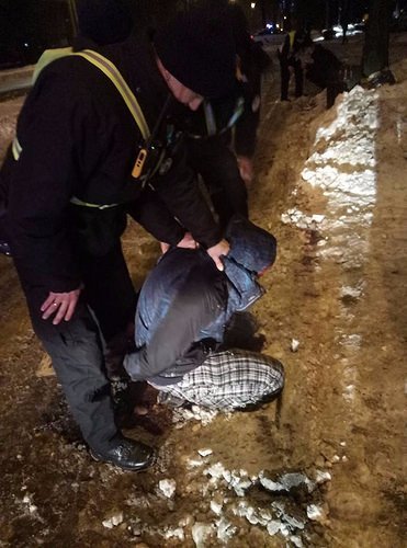 Сімейна драма у Рівному: порізав дружину і намагався застрелитися