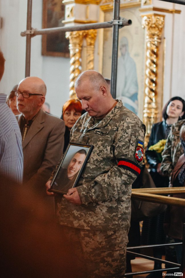 «Історія, яку ми не повинні забувати». У Луцьку віддали останню шану двом захисникам. ФОТО 