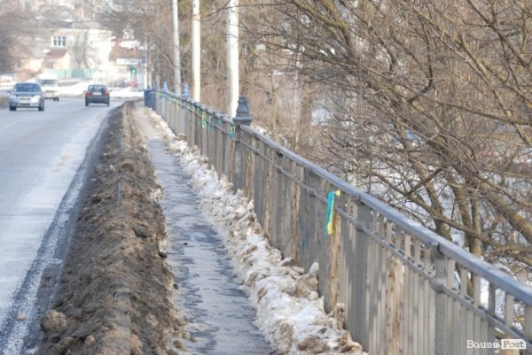 Міст на вулиці Гнідавській