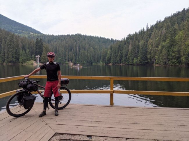 Двоє волинян проїхали на велосипеді понад тисячу кілометрів, аби дістатися Карпат. ФОТО