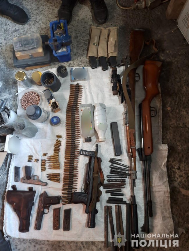 У 55-річного волинянина вилучили арсенал зброї та боєприпасів