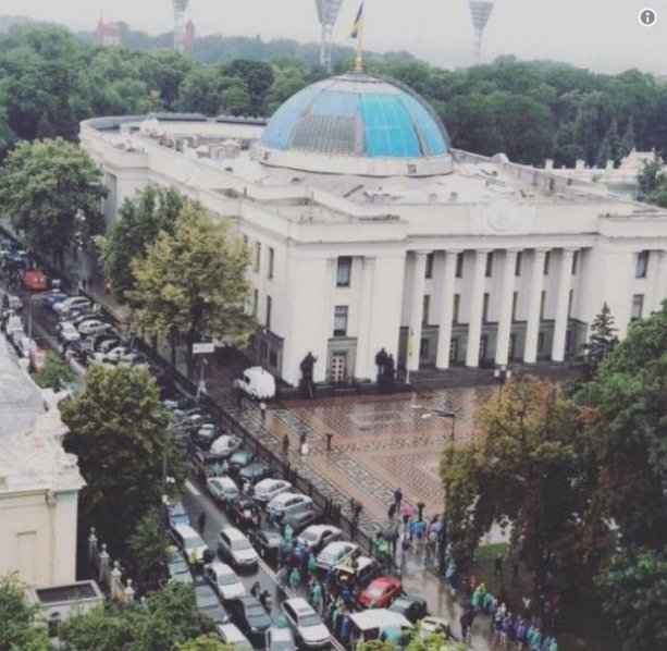 У Києві – масштабна акція протесту власників авто на єврономерах. ВІДЕО