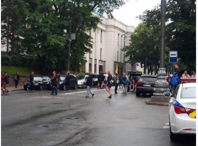 У Києві – масштабна акція протесту власників авто на єврономерах. ВІДЕО