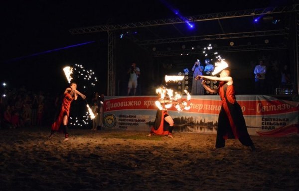 Подвійне свято у Світязі: масові гуляння та неймовірне шоу. ФОТО