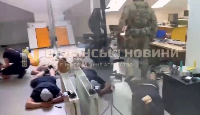 У Луцьку - обшуки: викрили групу шахраїв, які «розводили» людей на гроші