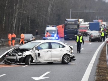 У Польщі – масштабна аварія: зіткнулися 17 автомобілів. ФОТО