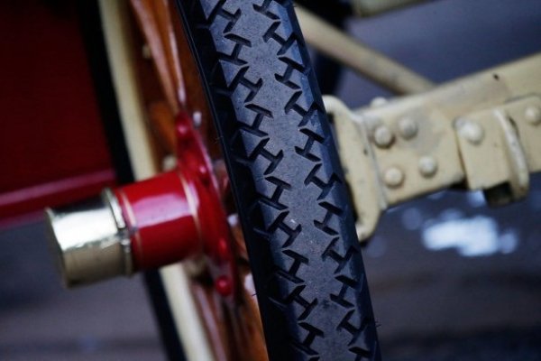 Автопробіг у Лондоні: вулицями міста проїхалося півтисячі раритетних авто. ФОТО. ВІДЕО