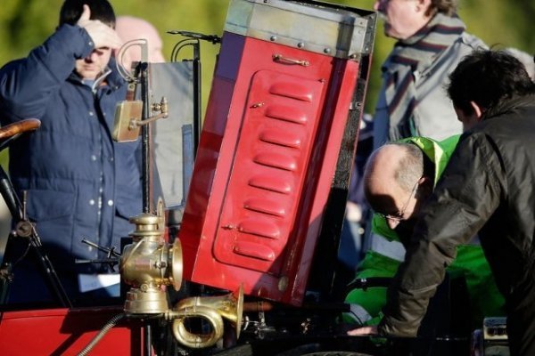 Автопробіг у Лондоні: вулицями міста проїхалося півтисячі раритетних авто. ФОТО. ВІДЕО