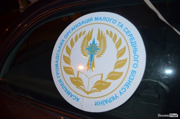 Автомайдан у Луцьку зустрічали вогняним шоу. ФОТО