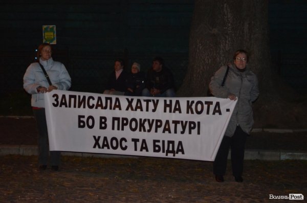 Автомайдан у Луцьку зустрічали вогняним шоу. ФОТО
