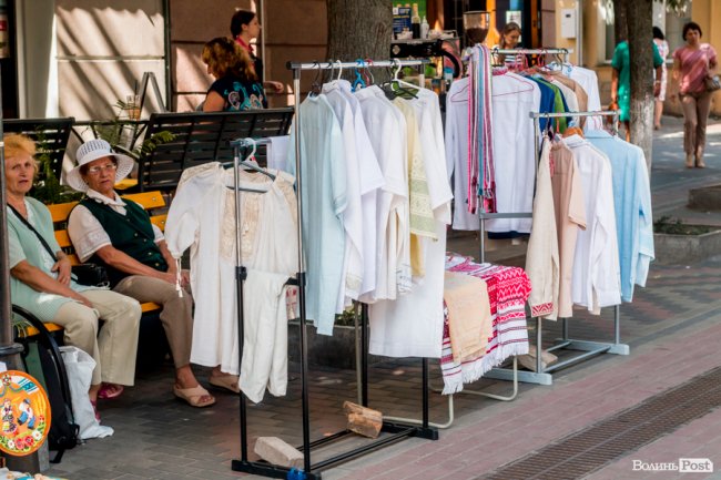 Синьо-жовтий Луцьк: як місто чепуриться до святкувань. ФОТО