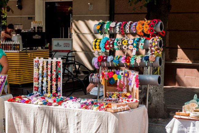 Синьо-жовтий Луцьк: як місто чепуриться до святкувань. ФОТО