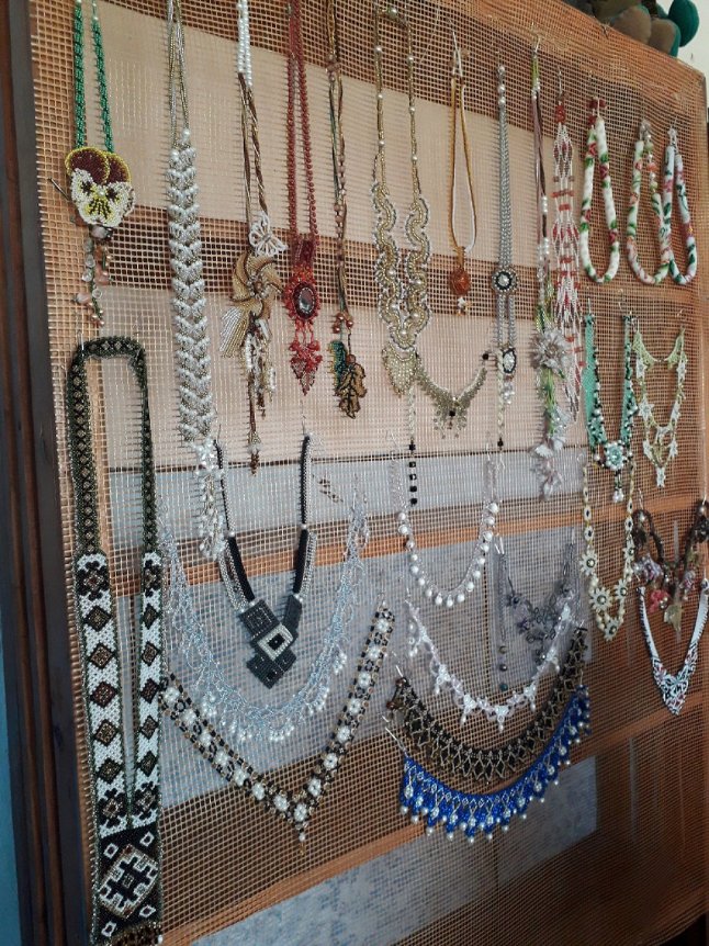 Волинянка створює дивовижні прикраси з бісеру. ФОТО