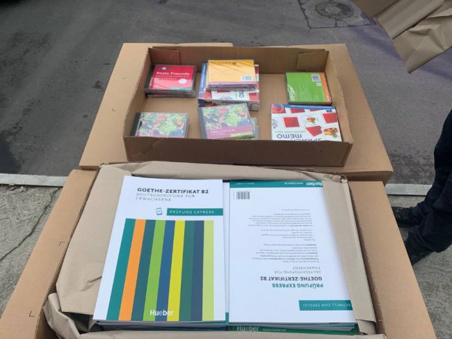 Волинські митники викрили оборудку одеського підприємства: спеціалізувались на друкованій продукції 