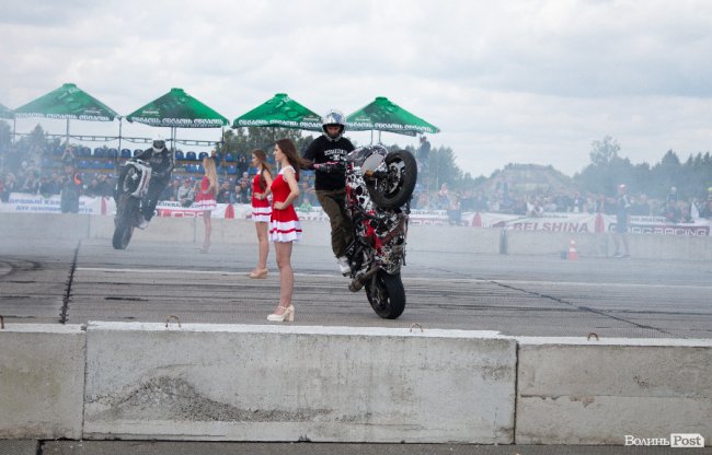 У Луцьку відбулися видовищні авто- і мотогонки. ФОТОРЕПОРТАЖ