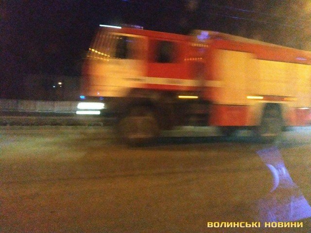 Поле у вогні: неподалік Луцька горить сухостій. ФОТО