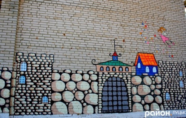 У Луцьку на стінах будинків оселилися кольорові коти. ФОТО