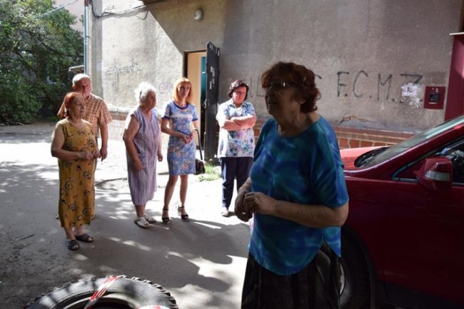 У луцькому дворі встановлять обмежувачі руху. ФОТО