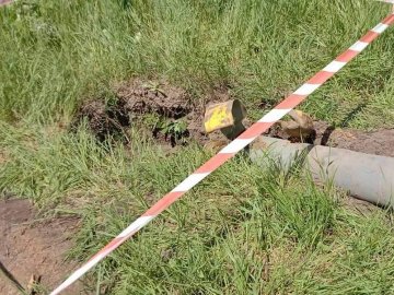 Волинські рятувальники показали, як знешкоджують російські боєприпаси на Чернігівщині. ВІДЕО