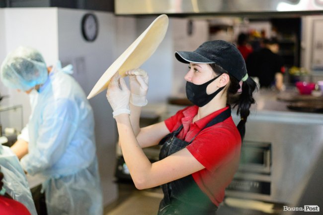 «Готуємо як для себе»: у Луцьку відкрили заклад відомої мережі «Pronto Pizza and Sushi Pro». ФОТО*