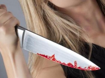 Взяли під варту волинянку, яка за чаркою ледве не зарізала товариша