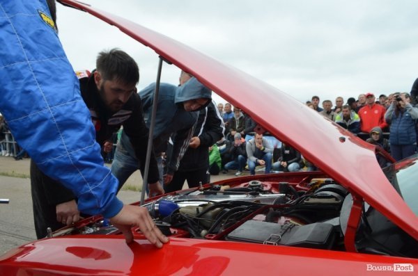 Під Луцьком визначили переможця з дрег-рейсінгу. ФОТО