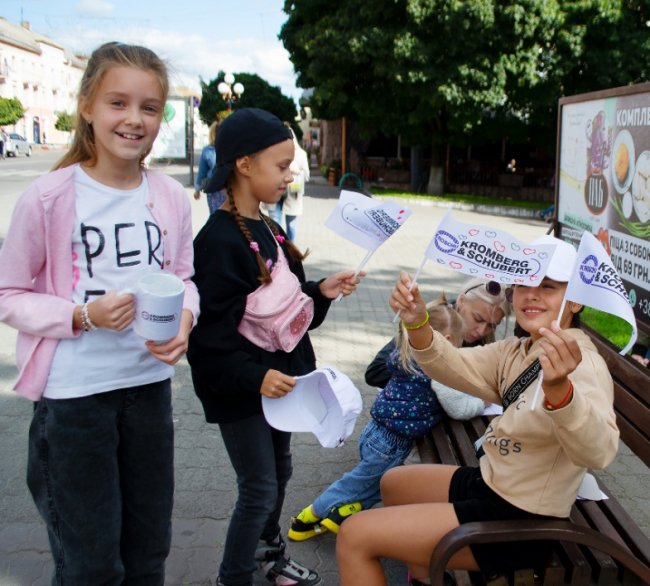 «Набираємо обертів»: чому працівники «Кромберг енд Шуберт Україна Лу» вийшли у центр Луцька з наметом*