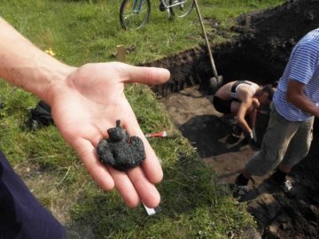 Волинські археологи розкопали тисячолітнього ангела. ФОТО