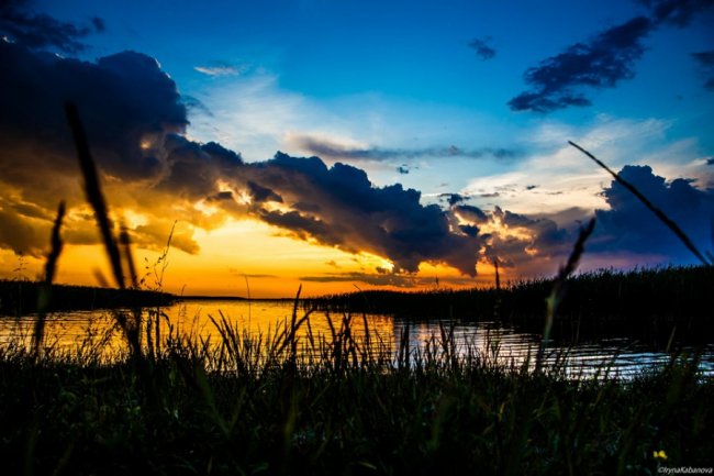 Край неба палає: захопливий захід сонця на Світязі. ФОТО