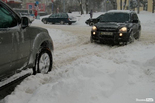 Як Луцьк замело снігом. ФОТО
